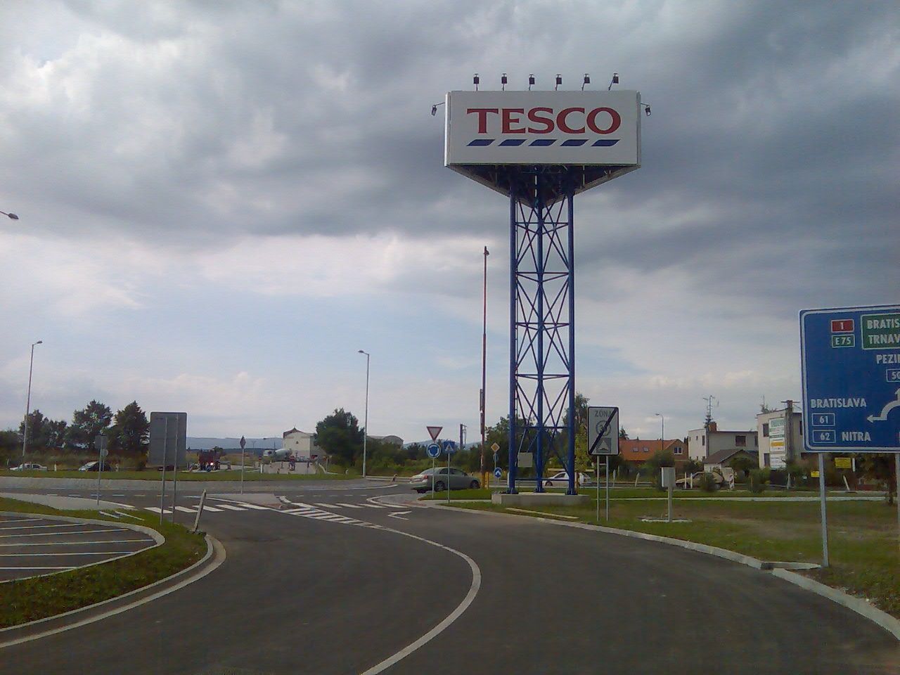 Hypermarket TESCO Senec