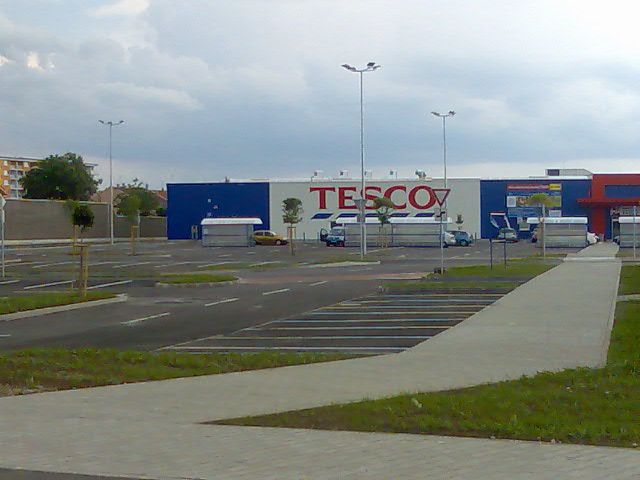 Hypermarket TESCO Senec